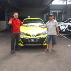 Foto Penyerahan Unit 2 Sales Marketing Mobil Dealer Toyota Rendra